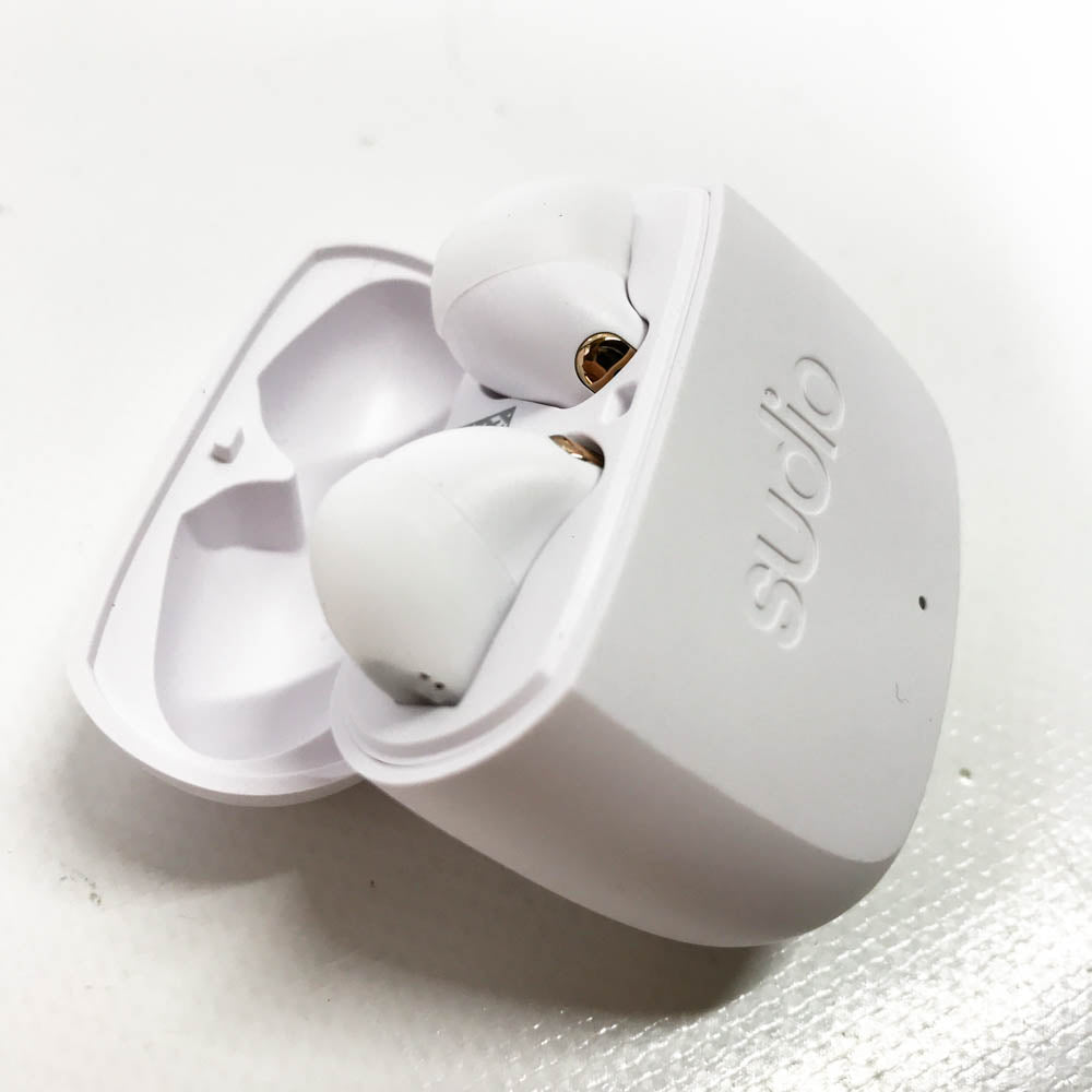 Sudio N2 Snow White - True Wireless Bluetooth Earbuds mit Multipoint-Verbindung, integriertem Mikrofon, 30 Stunden Akku, IPX4 wasserfest, USB-C & kabellosem Laden