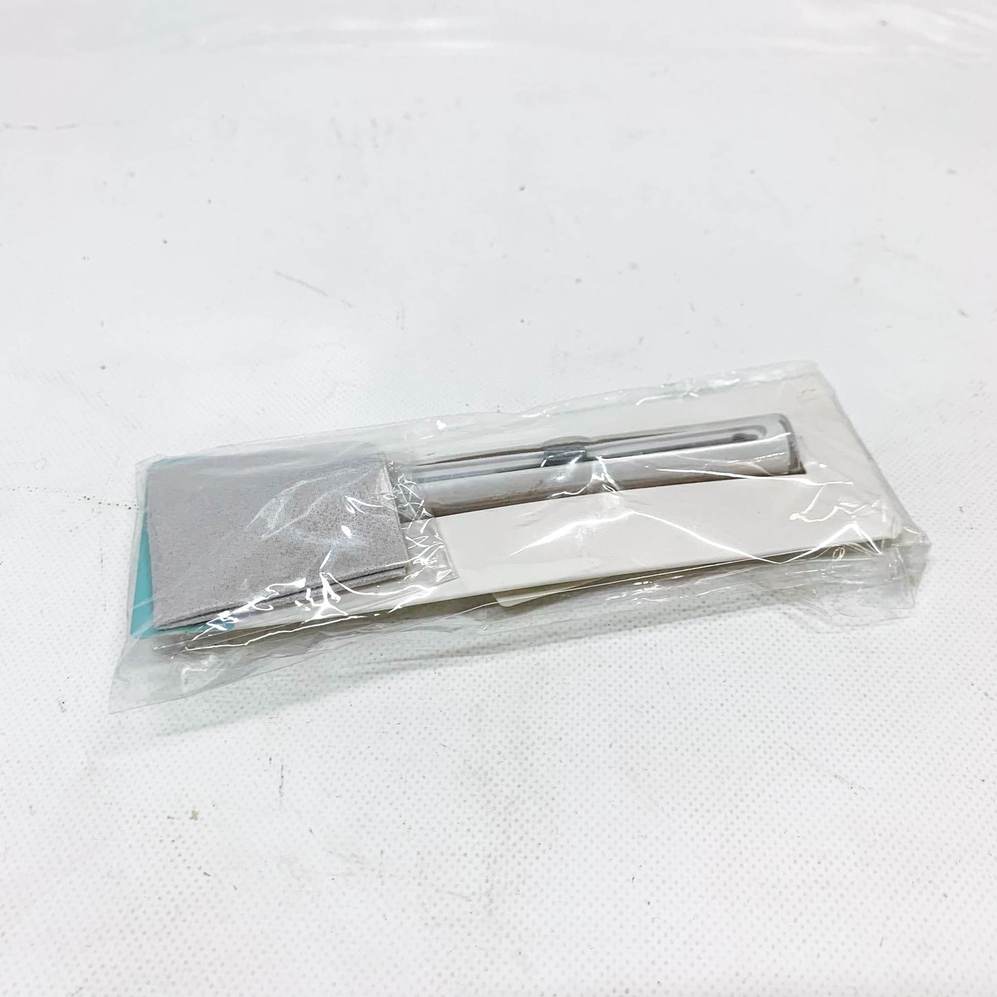 Reinigungsset: Multifunktions Cleaner Kit für Airpods Pro, Ohrstöpsel, Ladebox, Tastatur & Kamera – effektiv gegen Staub.
