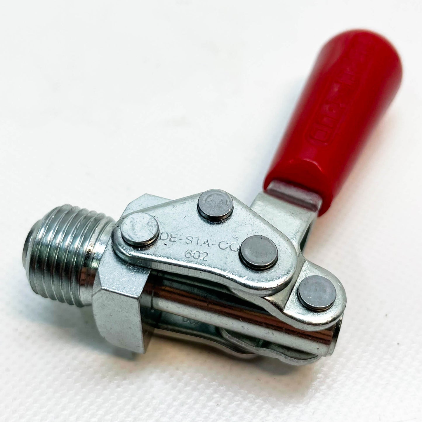 DESTACO Schubstangenspanner 602-MM, horizontal, vertikale Griffstellung, hohe Stabilität, ideal für präzise Spannanwendungen.