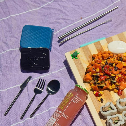 BOGO Outlery Reisebesteckhalter aus Silikon (Walblau) – Faltbares Reisebestecketui für sicheren Transport