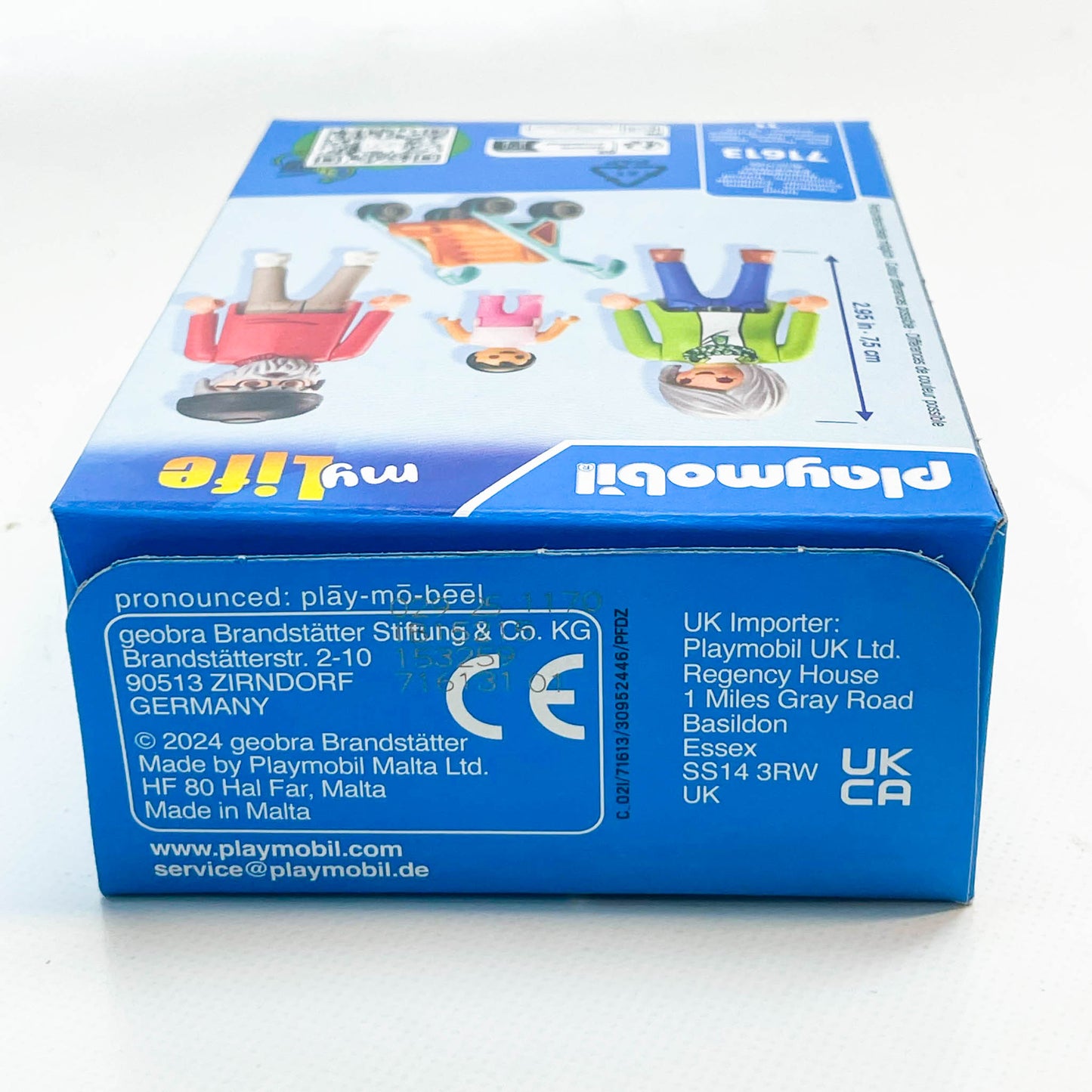 PLAYMOBIL Großeltern mit Baby, 71613, Figuren-Set, 11 Teile, liebevoll gestaltet, ideal für fantasievolles Spielen.