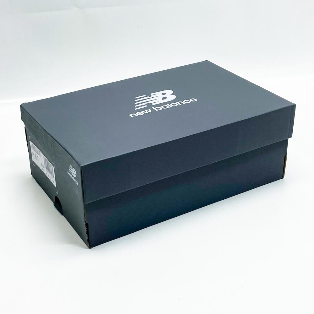 New Balance 9060, EUR 43, Sneaker, Silber Metallic Grau, sportlich, bequem, modisch, ideal für Alltag und Freizeit.