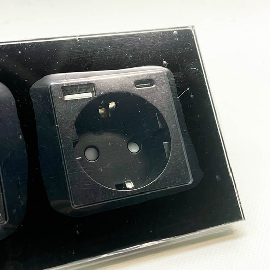 PANGTZEEN Schuko Steckdose 3-fach, USB A + Typ C, gehärtetes Glas, 16A, Unterputz, schwarz, ideal für Schlafzimmer und Büro.