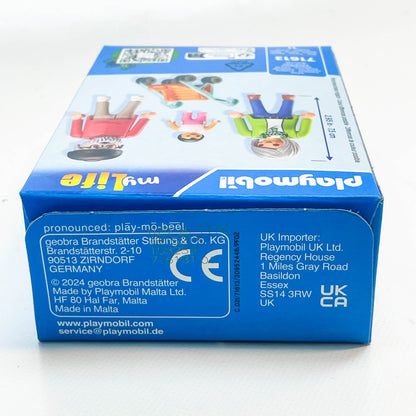 PLAYMOBIL Großeltern mit Baby, 71613, Figuren-Set, 11 Teile, liebevoll gestaltet, ideal für fantasievolles Spielen.