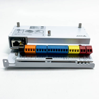 AXIS A1210, Netzwerk-Türcontroller, 2x OSDP, ohne Reader-Lizenz, flexibel, sicher, einfach zu integrieren.