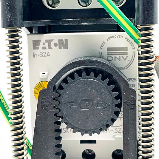 WISKA, SP-VARI-PI/LED/25kA/BC/NUTS, Varitain Pushin 25kA, MCCB 25kA, 1 Sockelflansch, Bajonettkappe, 10 Hutmuttern, Unterlegscheibe, Ersatzteil.