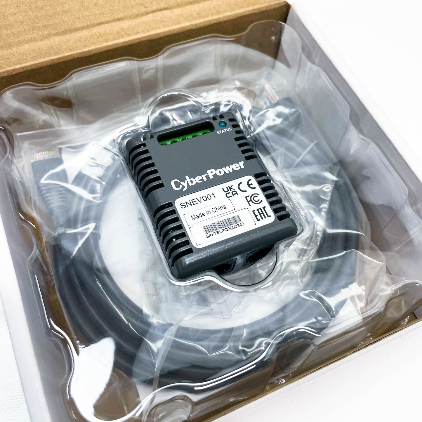 CyberPower SNEV001, Umgebungssensor, RJ45 x 2, 4 Eingangskontakte, misst Temperatur und Luftfeuchtigkeit, kompatibel mit RMCARD205/400.