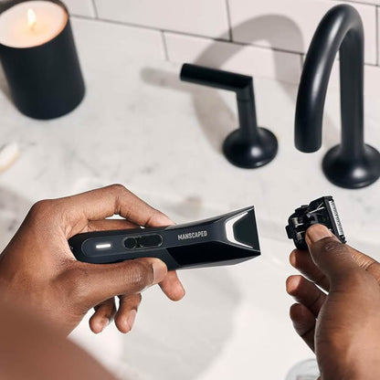MANSCAPED® The Lawn Mower® 5.0 Ultra, Intim- und Körperhaartrimmer, SkinSafe®, wasserdicht, Akku, Etui, Trimmen & Glattrasur.