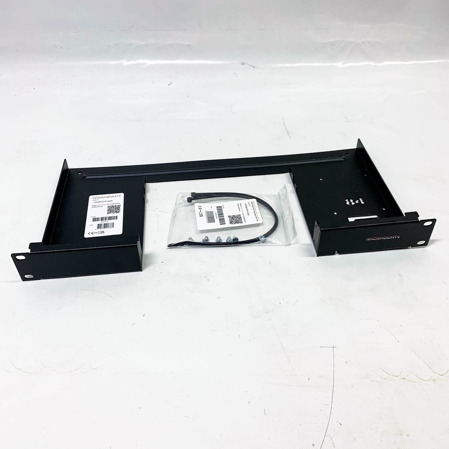 RACKMOUNT IT für Check Point 1570/1590, Hochleistungs-Firewall, 10 Gbps Durchsatz, 8 Ports, erweiterbar, optimierte Sicherheit.