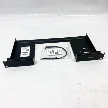 RACKMOUNT IT für Check Point 1570/1590, Hochleistungs-Firewall, 10 Gbps Durchsatz, 8 Ports, erweiterbar, optimierte Sicherheit.