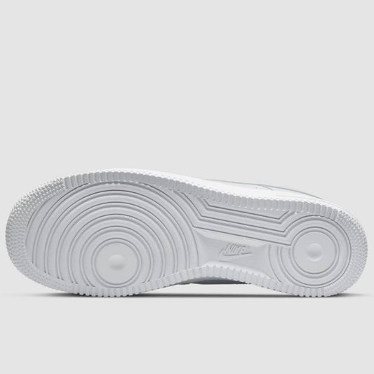 Nike Air Force 1 `07, EUR 41, Sneaker, zeitloses Design, gepolsterte Sohle, strapazierfähiges Obermaterial, ideal für Alltag und Sport.