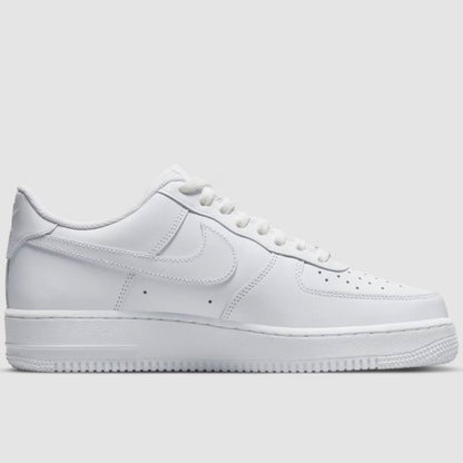 Nike Air Force 1 `07, EUR 41, Sneaker, zeitloses Design, gepolsterte Sohle, strapazierfähiges Obermaterial, ideal für Alltag und Sport.