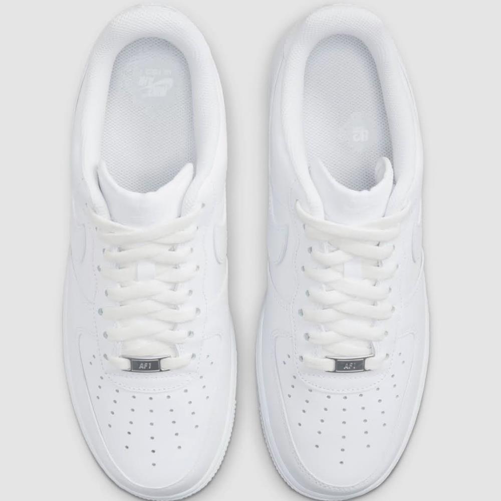Nike Air Force 1 `07, EUR 41, Sneaker, zeitloses Design, gepolsterte Sohle, strapazierfähiges Obermaterial, ideal für Alltag und Sport.