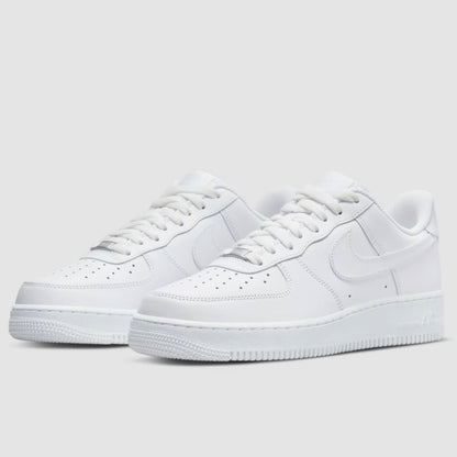 Nike Air Force 1 `07, EUR 41, Sneaker, zeitloses Design, gepolsterte Sohle, strapazierfähiges Obermaterial, ideal für Alltag und Sport.