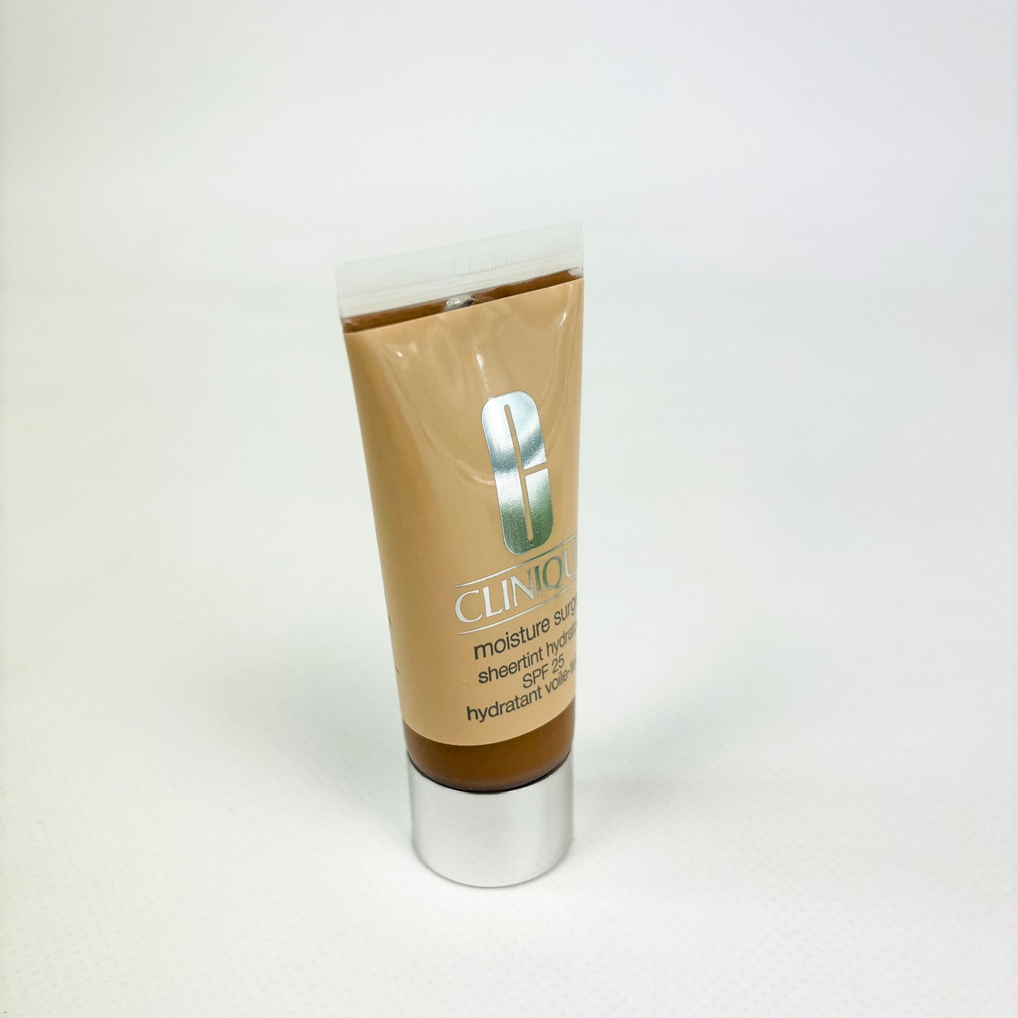 Clinique KEX904 Moisture Surge Sheertint Hydrator SPF 25, 40ml, getönte Feuchtigkeitspflege mit Hyaluronsäure & Aloe, leichte Deckkraft, natürliches Finish