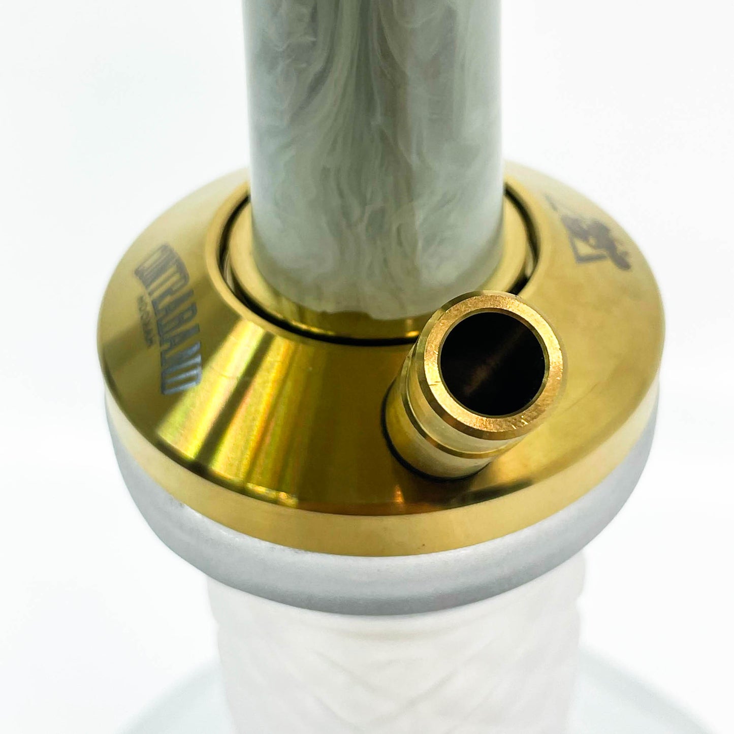 Contraband Hookah Shisha, Wasserpfeife, Russian Roulette, edles Gold/Weiß, einzigartiges Design, perfekte Raucherfahrung.